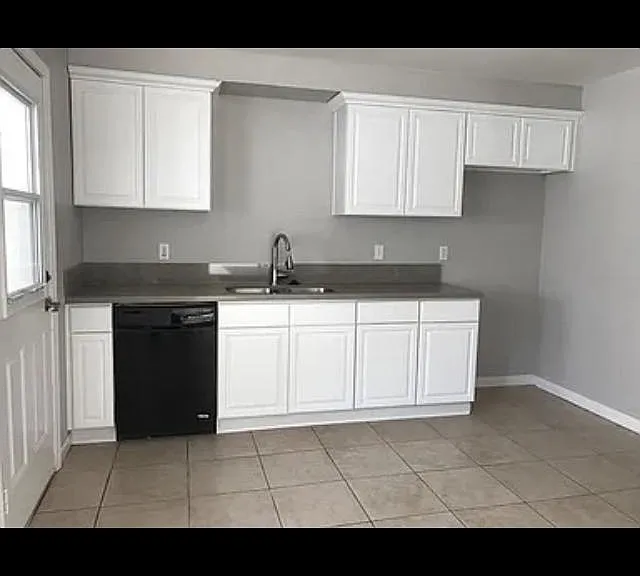 Hardwood Ave — Photo 1