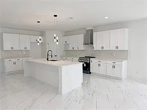 4 bed, 2.5 bath, 2280 sqft, $2,000 — Photo 2