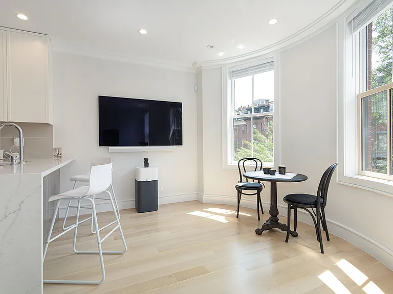 53 Rutland Sq #2 — Photo 4