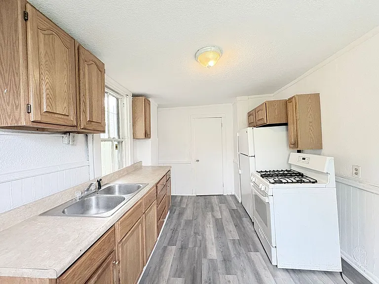 837 Avondale Ave — Photo 6