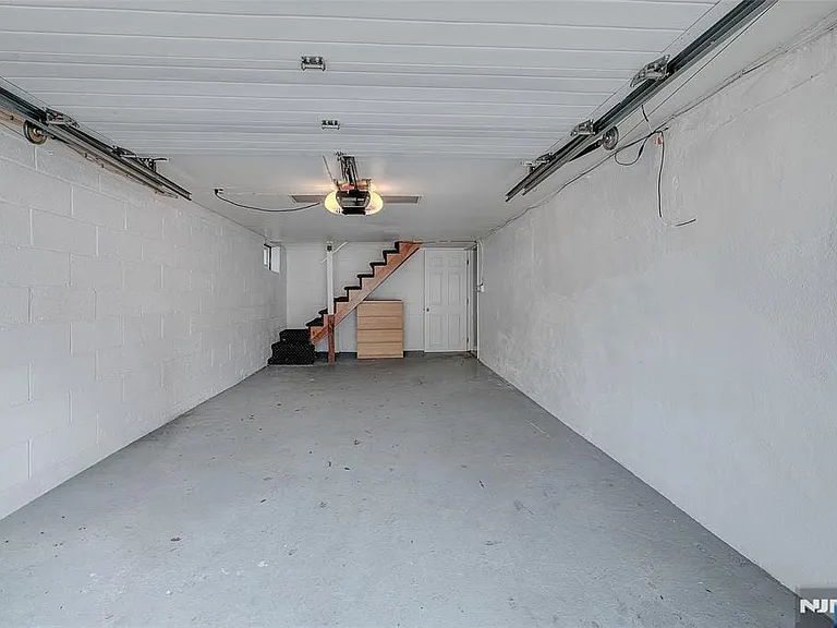 33 Fournier Cres — Photo 19