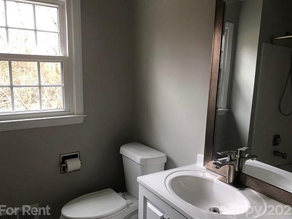 3rd image of 812 Lightwood Dr