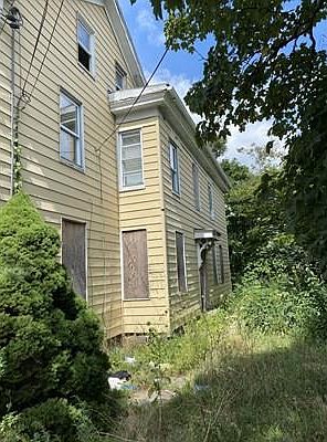 2nd image of 120 Pine St