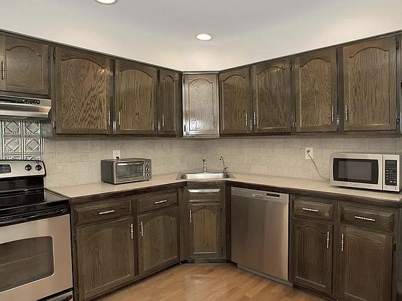 4th image of 85 Palo Alto Dr