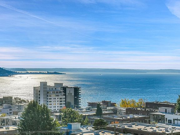 3rd image of 919 2nd Avenue W #201