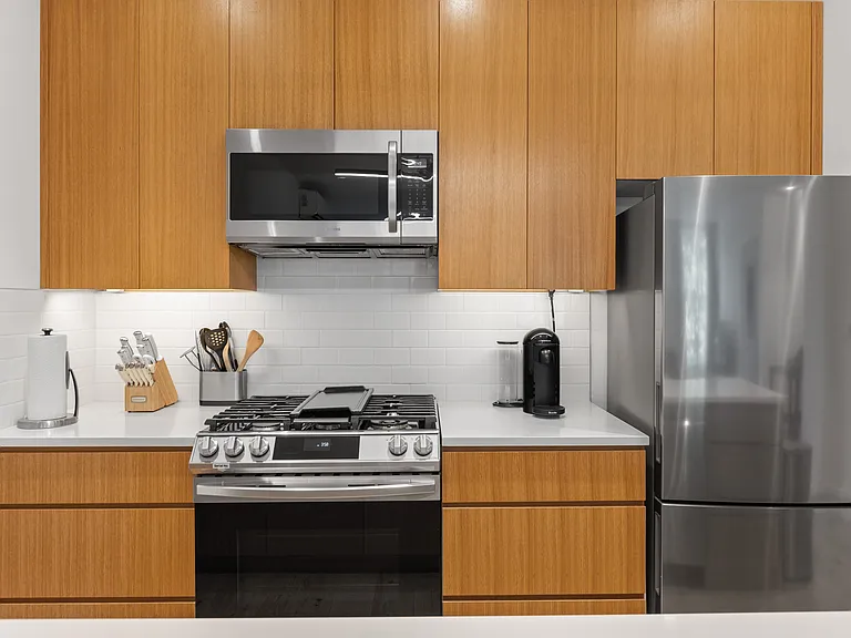236 E 15th St #3 — Photo 9