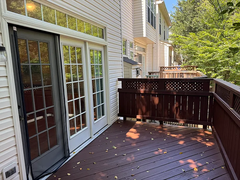 2743 Manhattan Pl — Photo 32