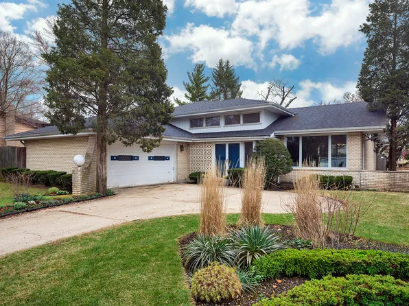 2811 Cherry Ln, Northbrook, IL 60062