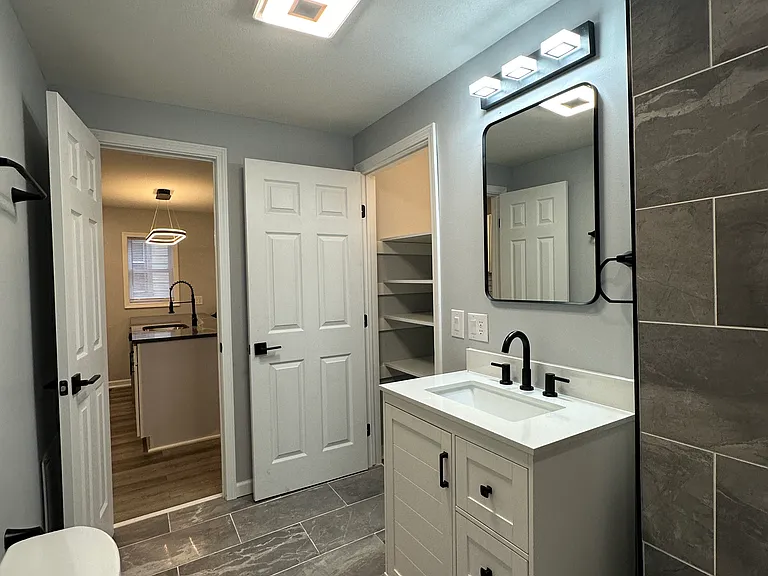 127 Henderson St #2 — Photo 45