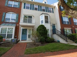 8 Droyers Pointe Blvd #8, Jersey City, NJ 07305