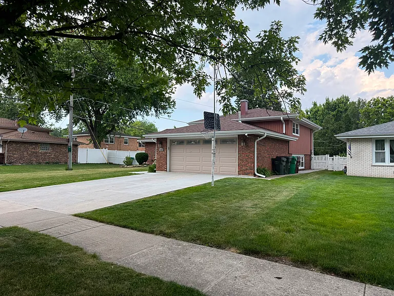 17305 Overhill Ave — Photo 1