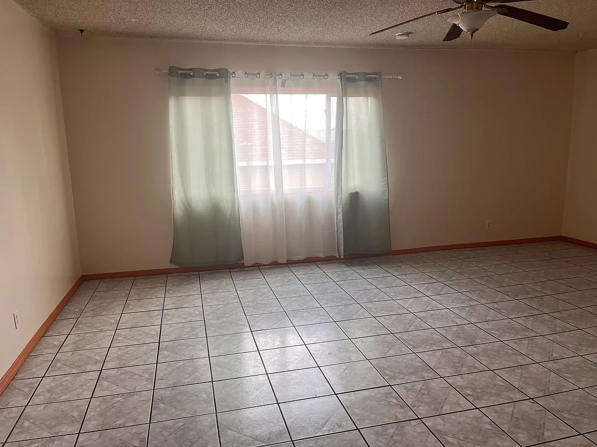 Building Photo - 3048 E 60th Pl