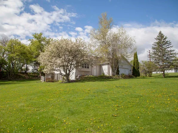 819 Spellman St, Mount Horeb, WI 53572