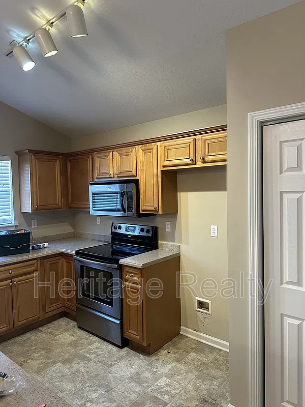 3 bed, 2.0 bath, 1600 sqft, $2,150 — Photo 1