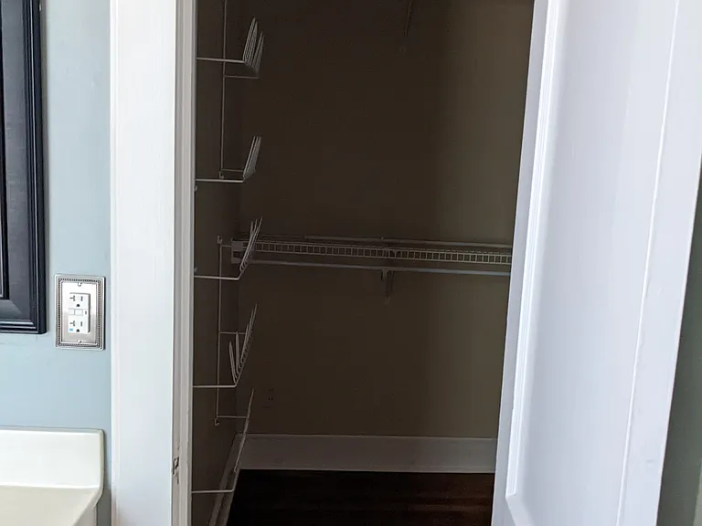 209 E Faris Rd — Photo 33