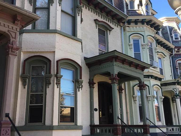 29 Clinton St #3 — Photo 1