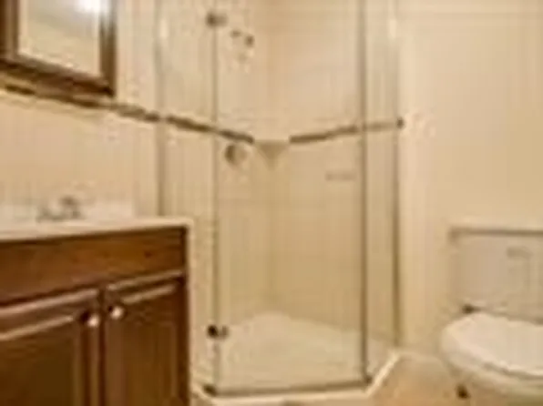 70 Rose Avenue image 2 of 4