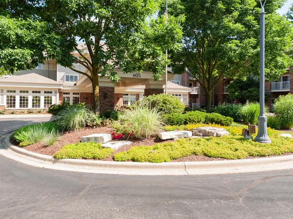 605 Barrington Ave APT 302, Dundee, IL 60118