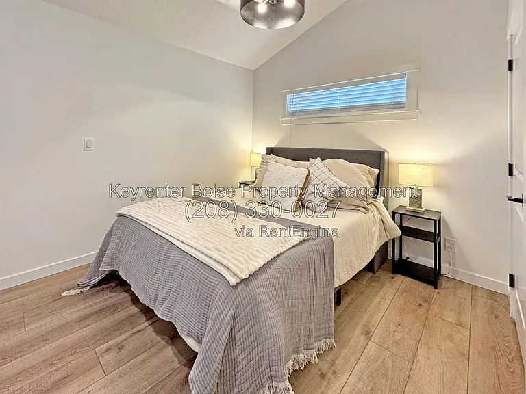 3526 W Anderson St — Photo 6