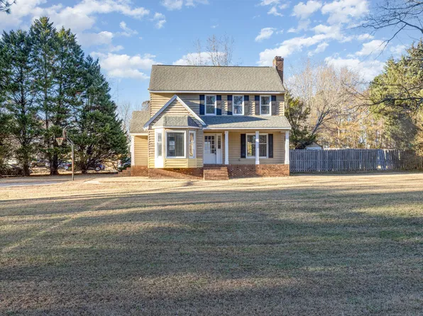 2208 White Oak Cir, Clayton, NC 27520