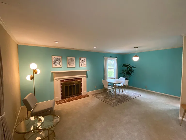 1900 E Windsor Dr — Photo 2