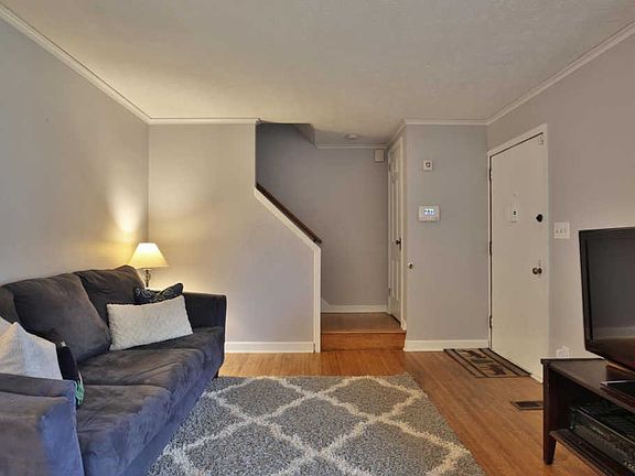4th image of 557 Park Blvd