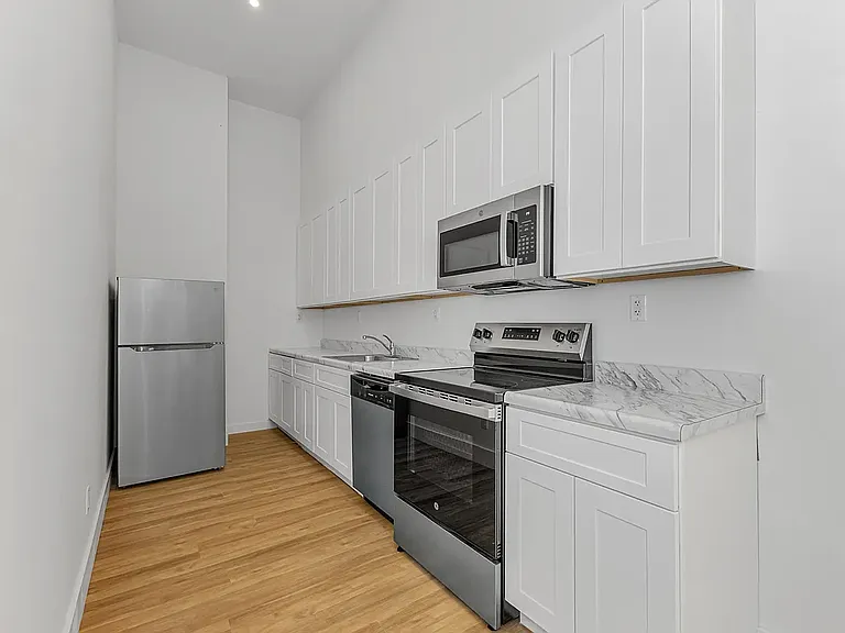 81 Willoughby St #409 — Photo 4