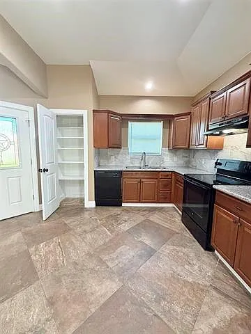 2850 Amber Ave — Photo 8