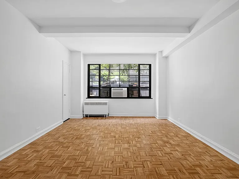 307 E 44th St #206 — Photo 3