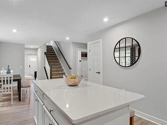 3rd image of 5845 Austin Woods Dr