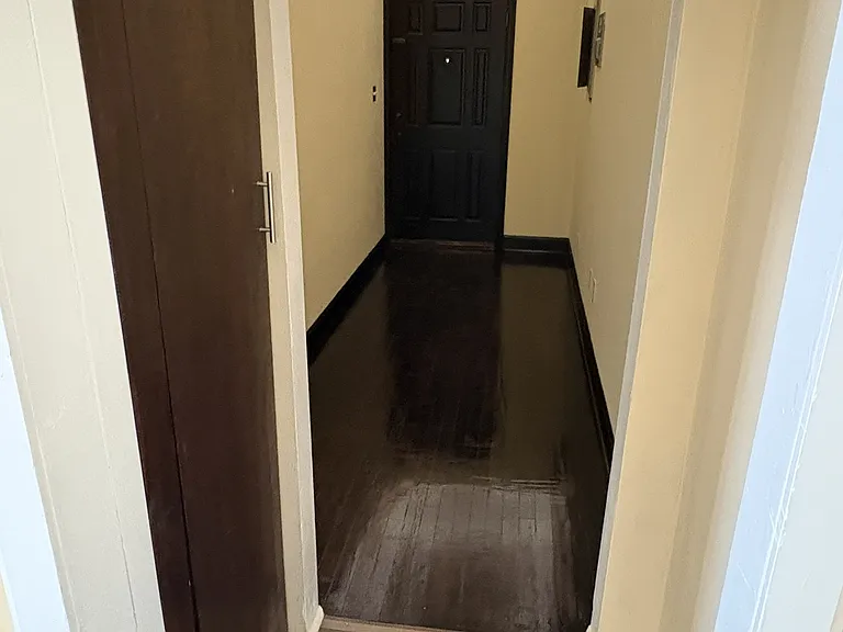 FOYER / COAT CLOSET