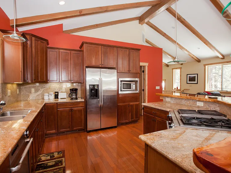 Fully Equipped Gourmet Kitchen
