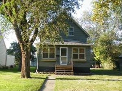 907 3rd Ave NE, Aberdeen, SD, 57401