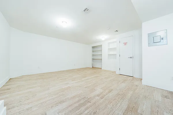 Rented by Nooklyn NYC LLC | media 6