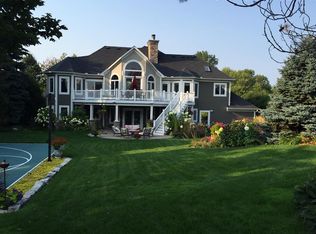 2001 Oak Glen Ln, Stillwater, MN 55082