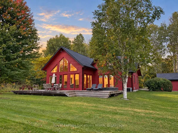21 Buckingham Blvd, Clearview, ON L9Y 3Y9