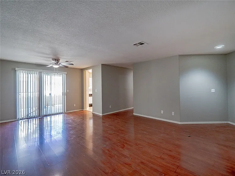 1401 Linnbaker Ln #202 — Photo 4