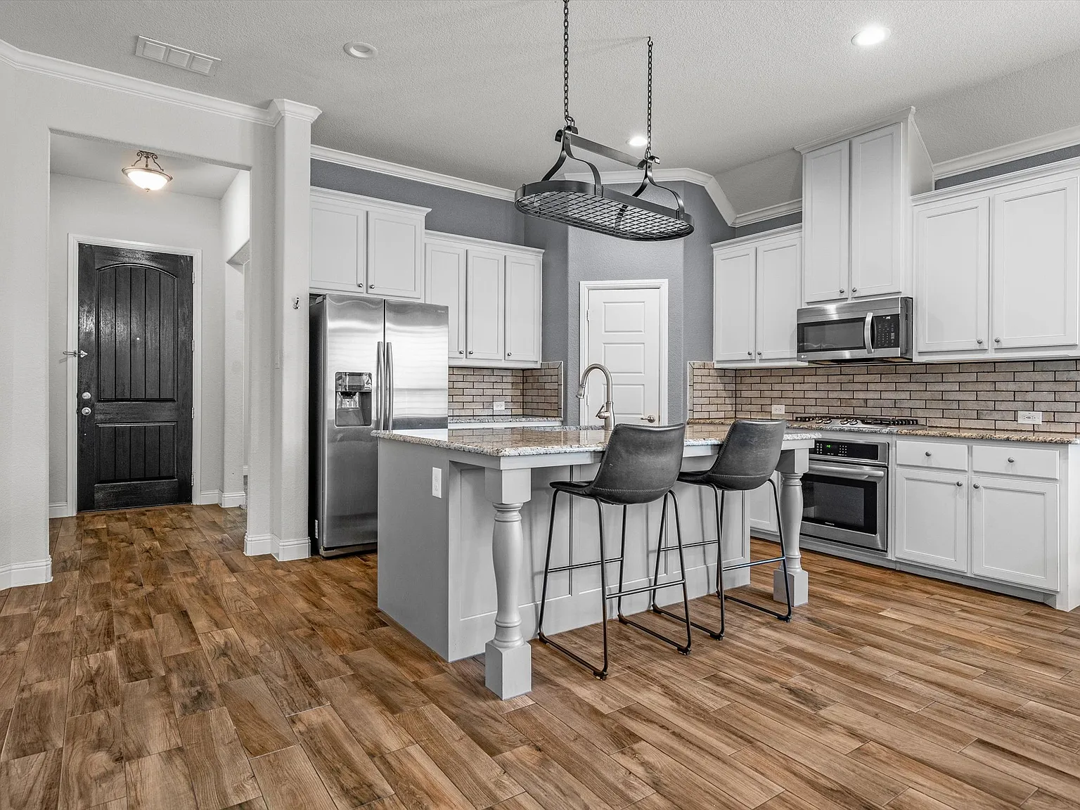 4 bed, 2686 sqft, $3,500 — Photo 3