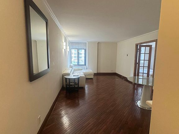 5th image of 400 E 70th St APT 307