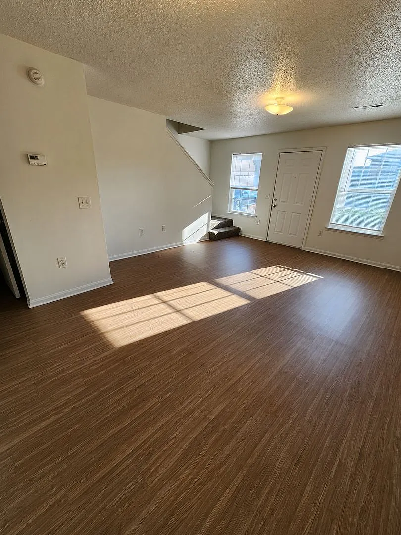 Castlewood Apartments - Huntsville, AL — Photo 2