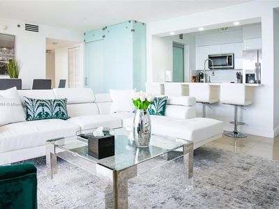 1200 Brickell Bay Dr APT 3701, Miami, FL, 33131