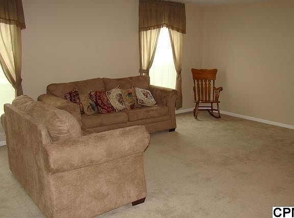 5th image of 8 Millard Dr