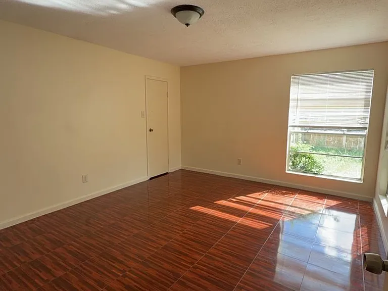 1527 Lazy Spring Dr — Photo 6