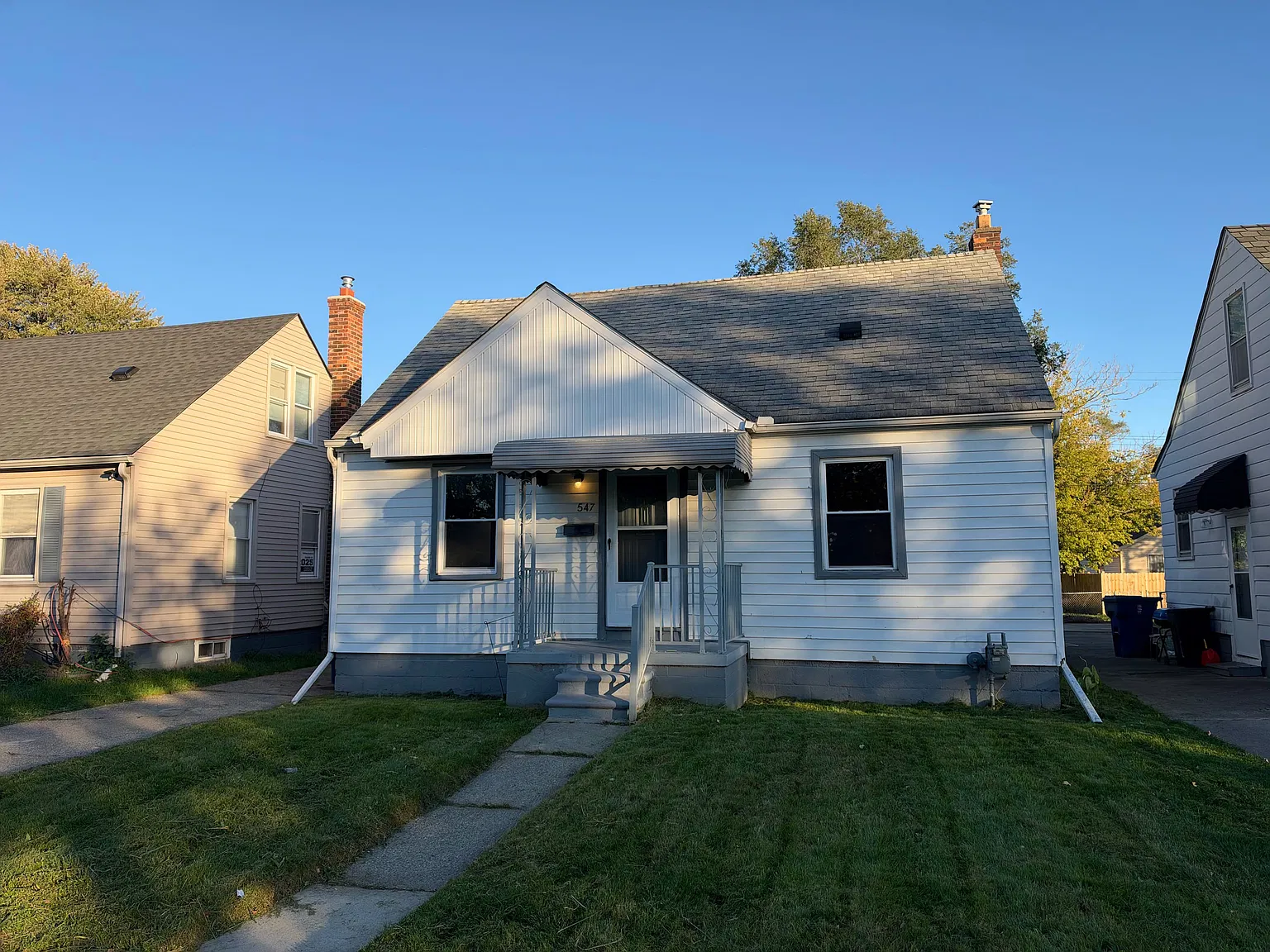 547 Campbell St — Photo 1