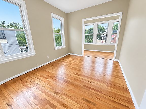 5th image of 307 W Runyon St Floor 2