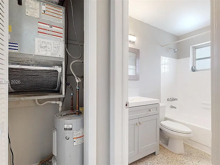40 W 10th St #3 — Photo 16