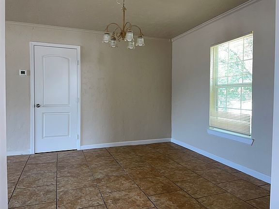 4th image of 908 E 36th St