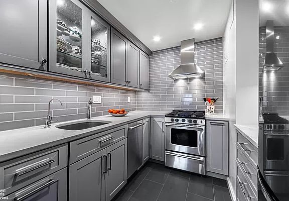 3rd image of 15 W 72nd St APT 14K