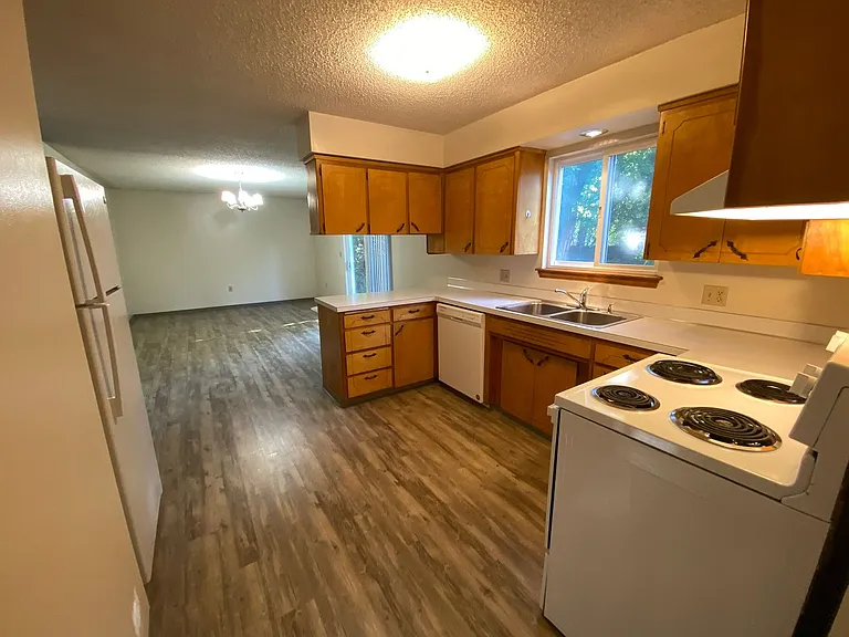 1404 N Brook Ct — Photo 5