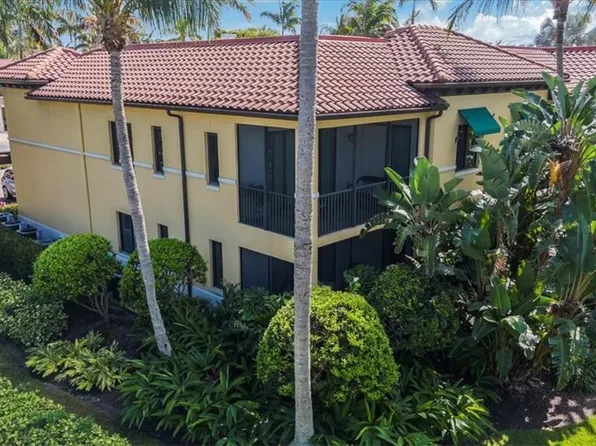 965 Sandpiper ST #J107, NAPLES, FL 34102